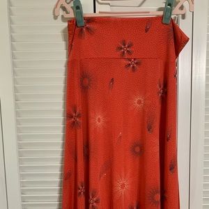 3/$30 Coral LulaRoe Azure skirt w/ dotted pattern